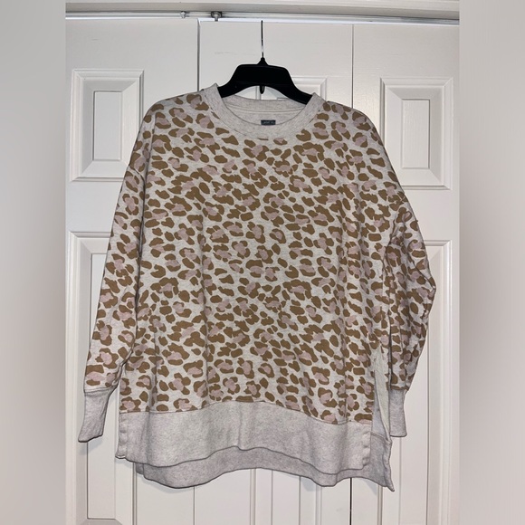 Aerie Women's Aerie Split Hem Leopard Print Crewneck Sweatshirt - Picture 2 of 5